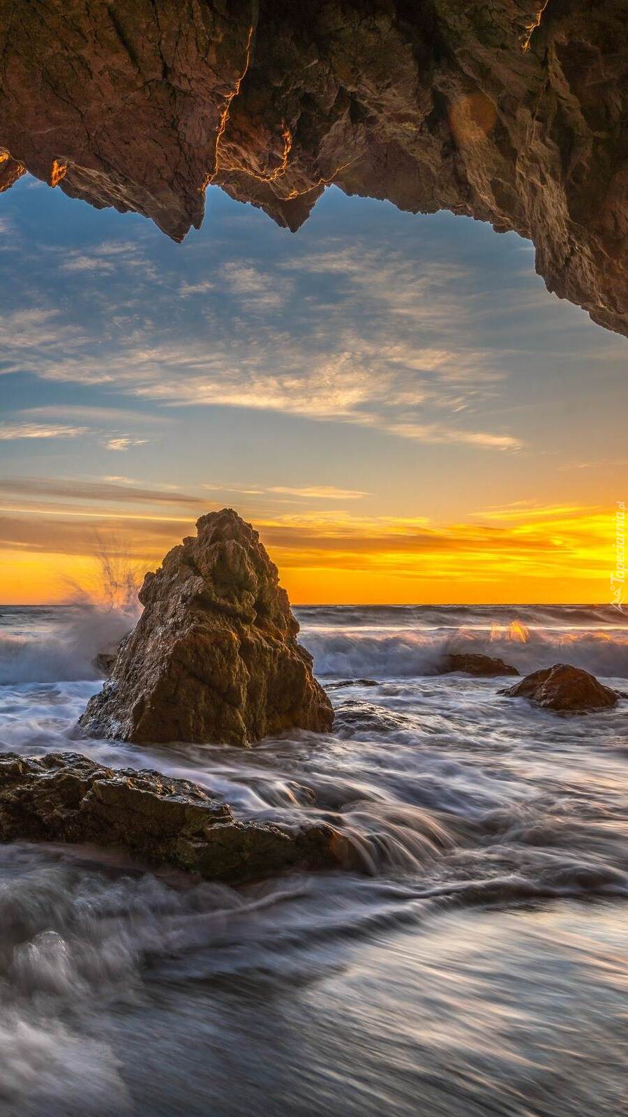 Jaskinia na plaży El Matador Beach