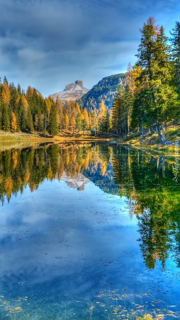 Jesień nad jeziorem Antorno Lake