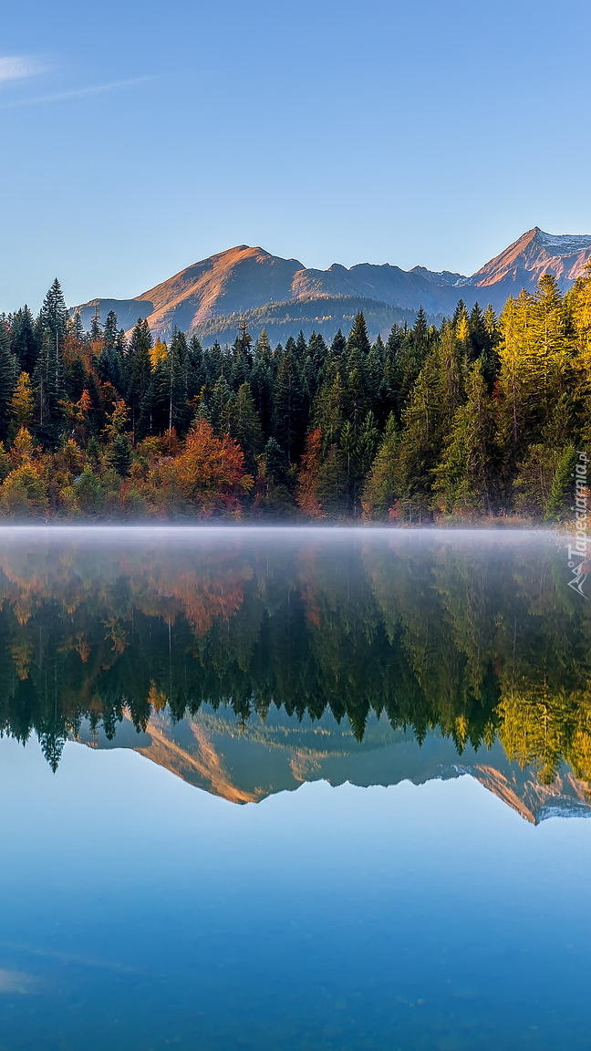 Jesień nad jeziorem Lake Cresta