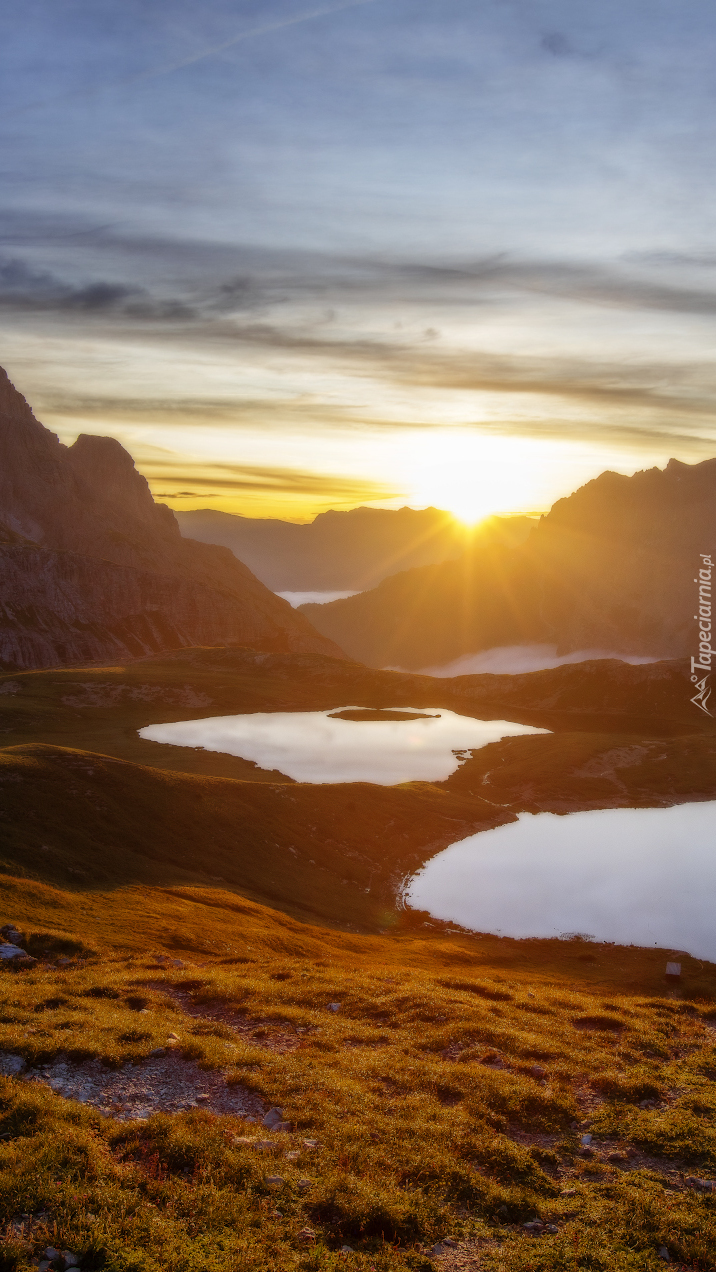 Jeziora i góry we włoskich Dolomitach