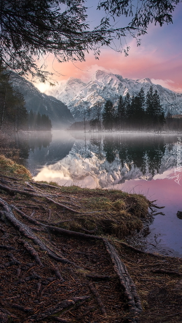 Jezioro Almsee i góry Totes Gebirge