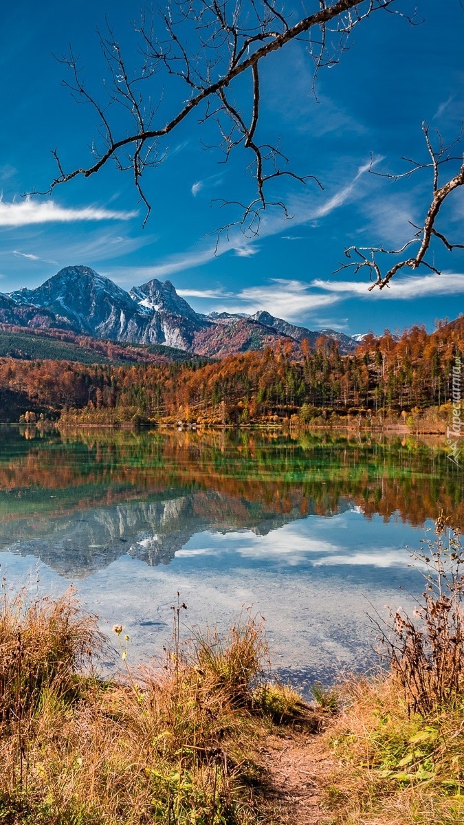 Jezioro Almsee i góry w Austrii