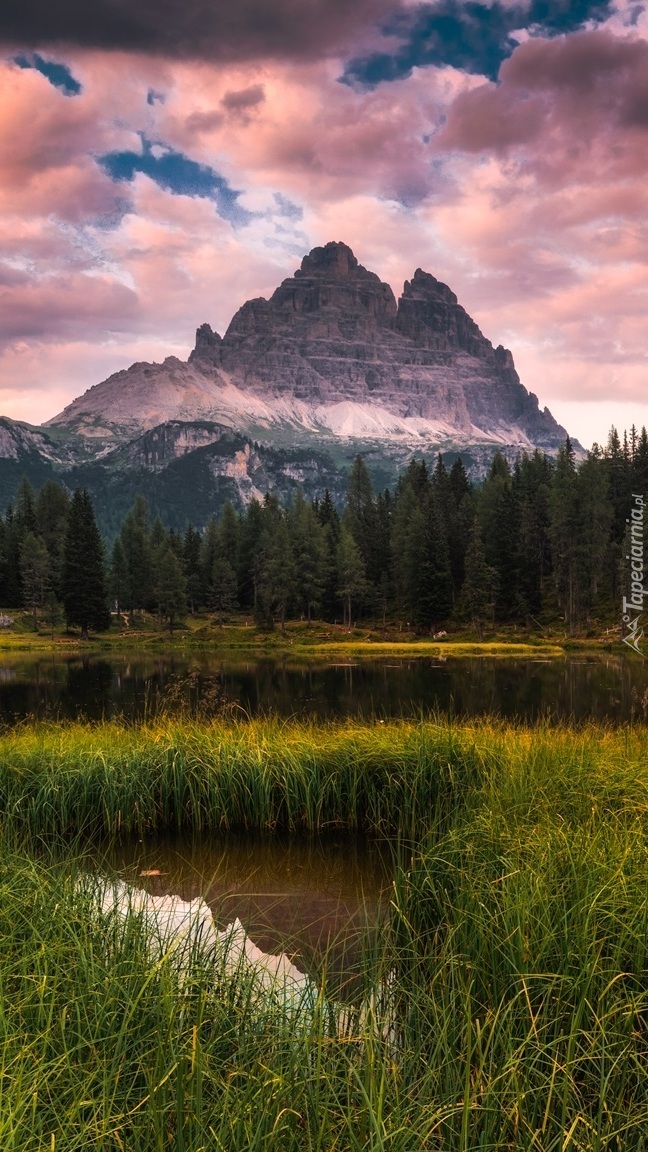 Jezioro Antorno Lake we włoskich Dolomitach