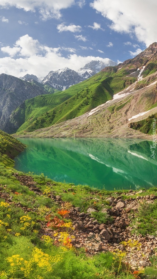 Jezioro Badak w górach Uzbekistanu