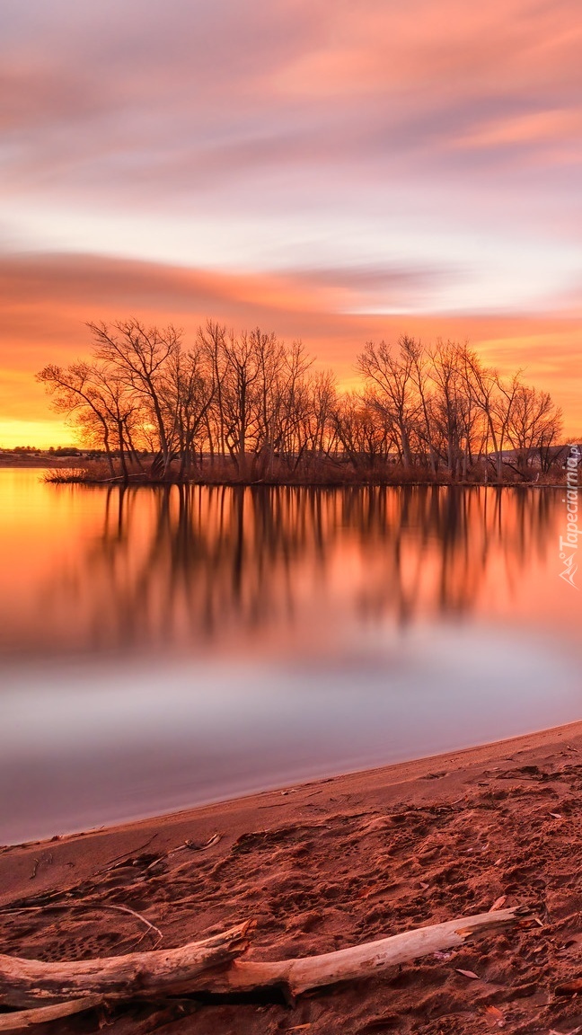 Jezioro Chatfield Lake o wschodzie słońca