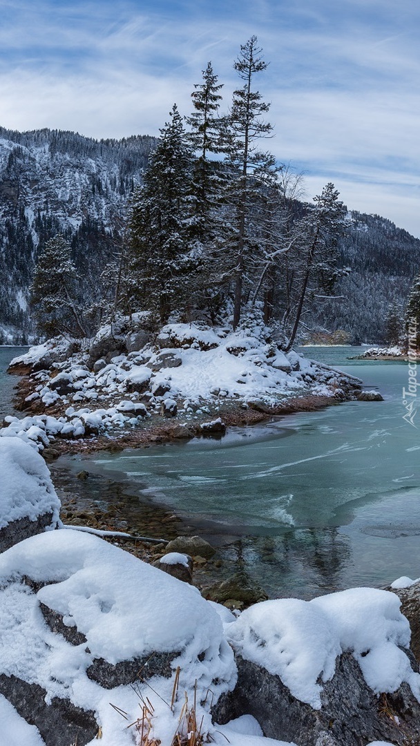 Jezioro Eibsee zimową porą