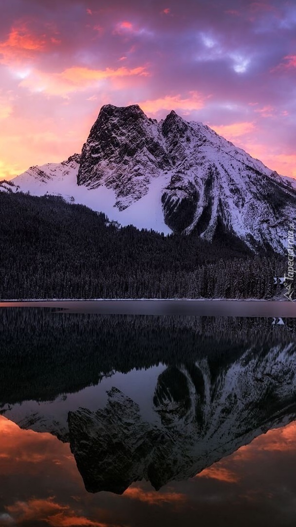 Jezioro Emerald Lake na tle gór