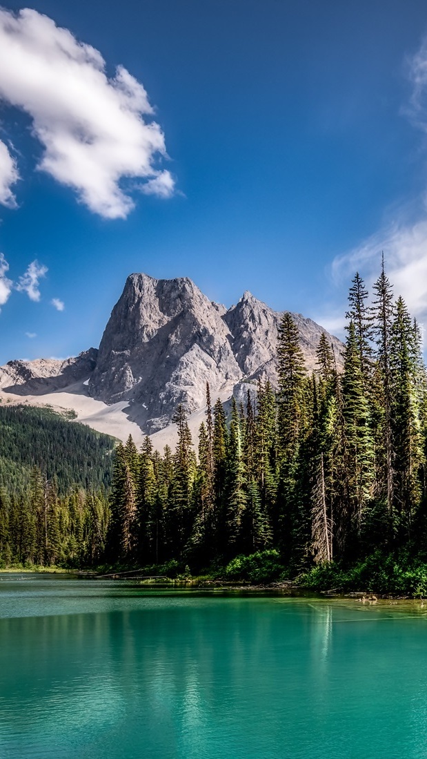 Jezioro Emerald Lake na tle gór