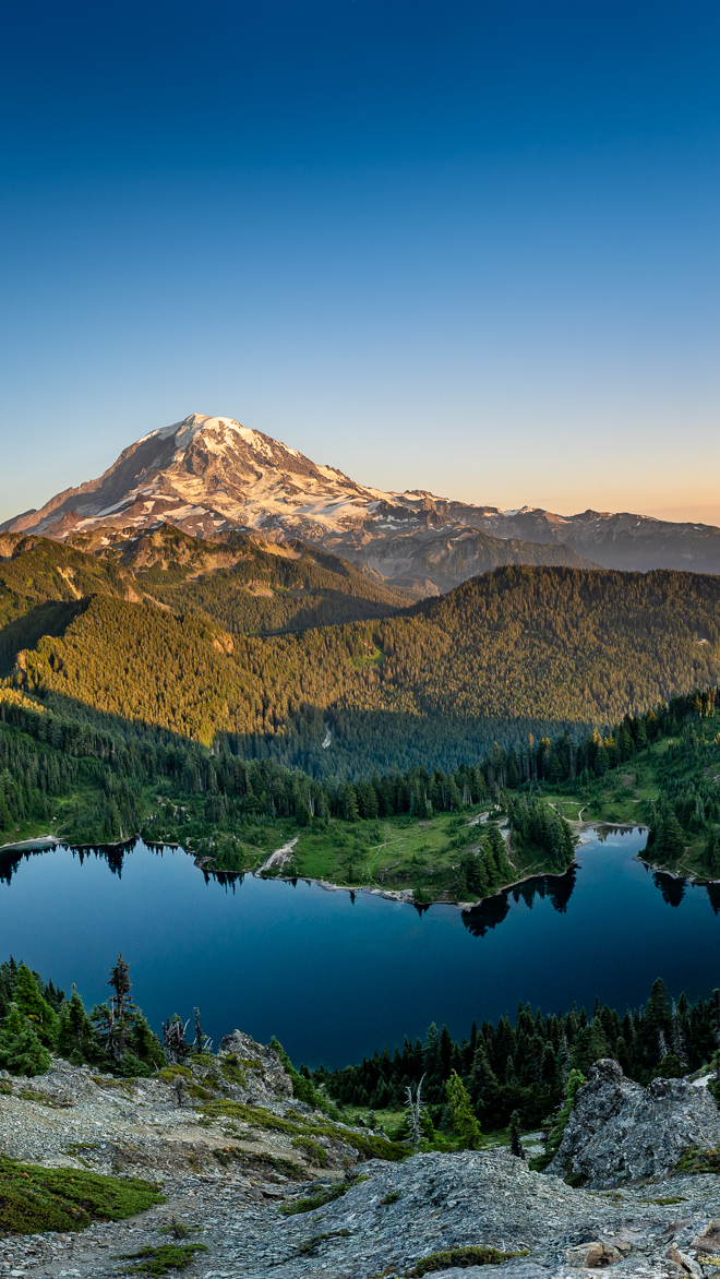 Jezioro Eunice z widokiem na górę Mount Rainier