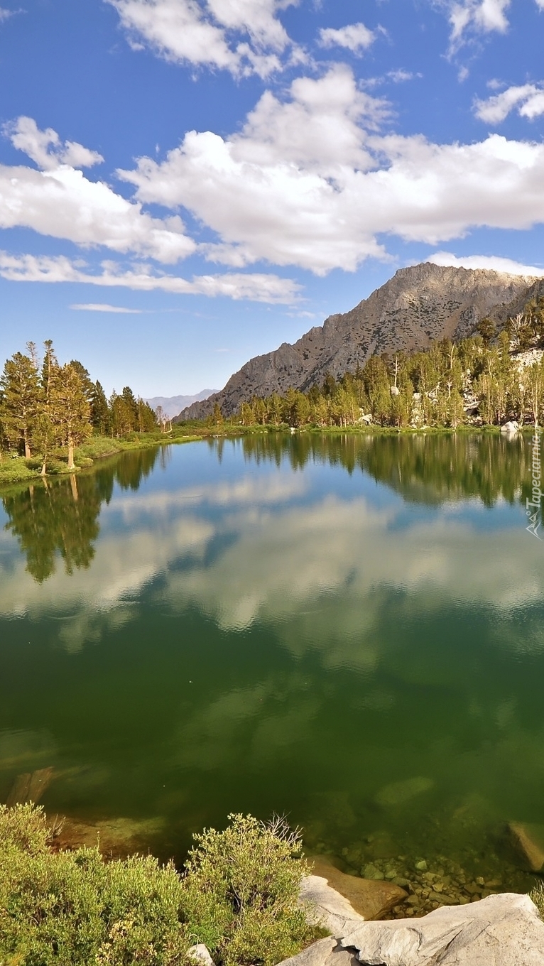 Jezioro Gilbert Lake w górach Sierra Nevada