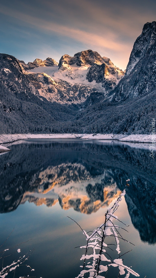 Jezioro Gosauseen i góry Dachstein w Austrii