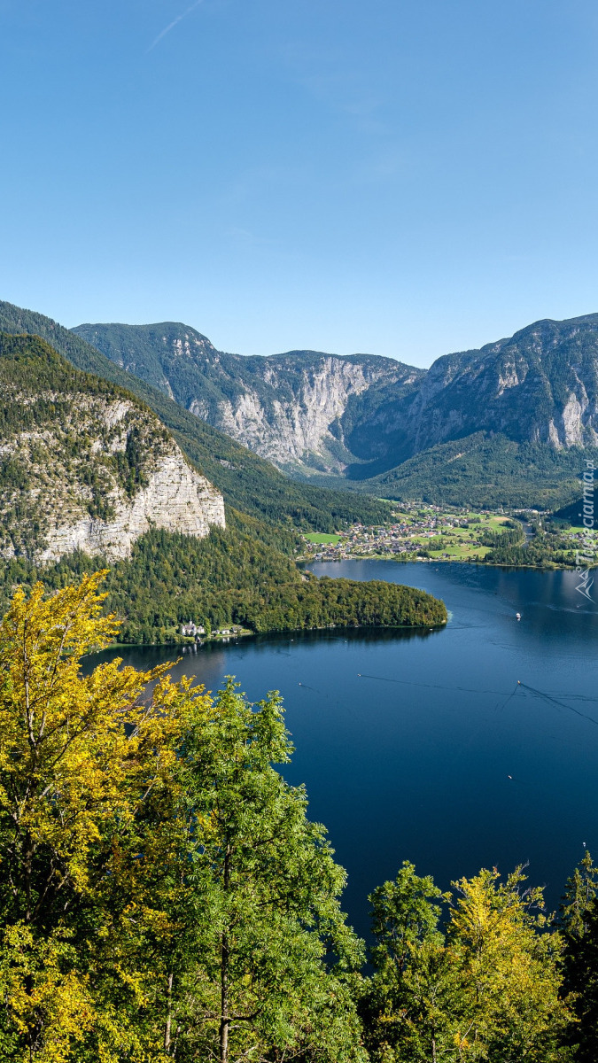 Jezioro Hallstattersee w Alpach