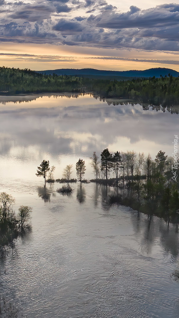 Jezioro Inari w Finlandii