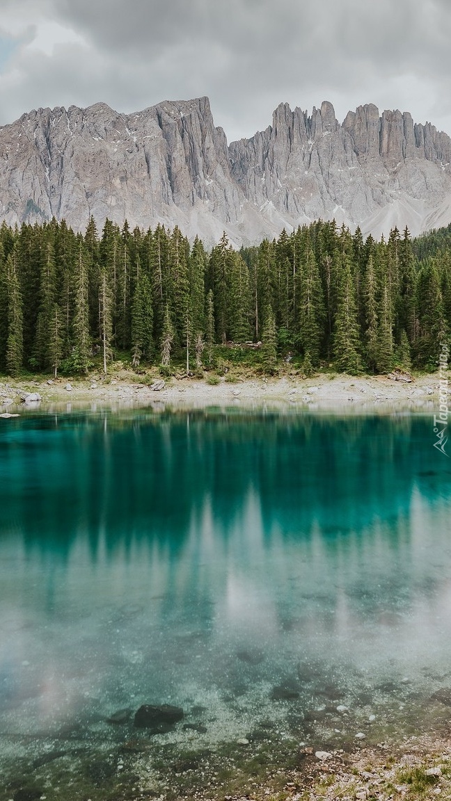 Jezioro Karersee w Dolomitach