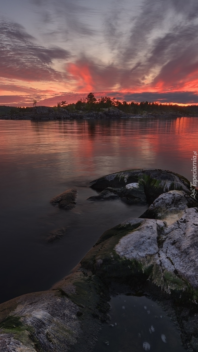 Jezioro Ładoga o zachodzie słońca