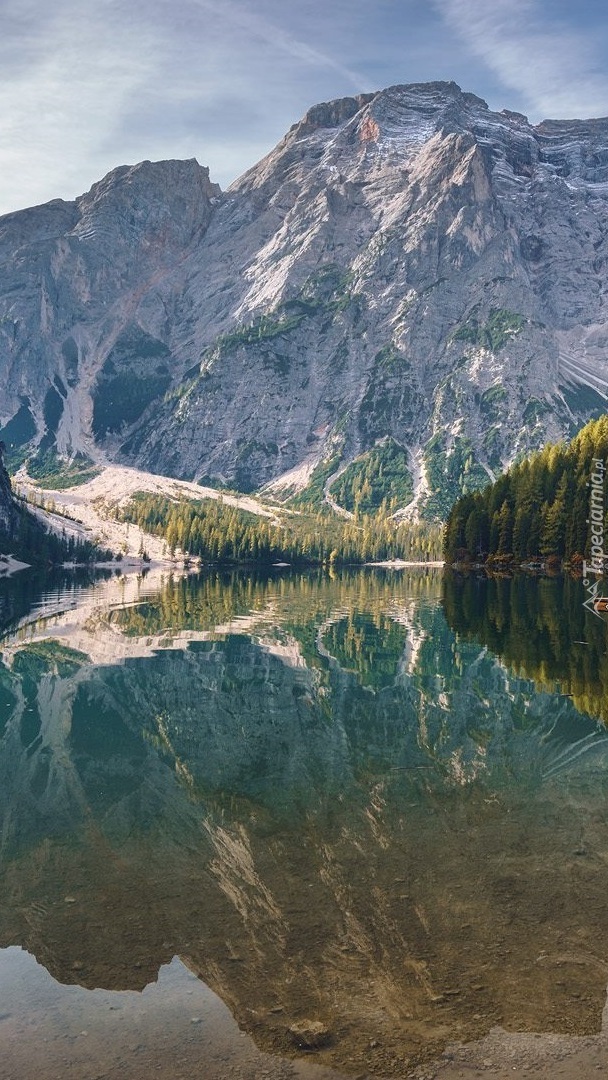 Jezioro Lago di Braies w Dolomitach