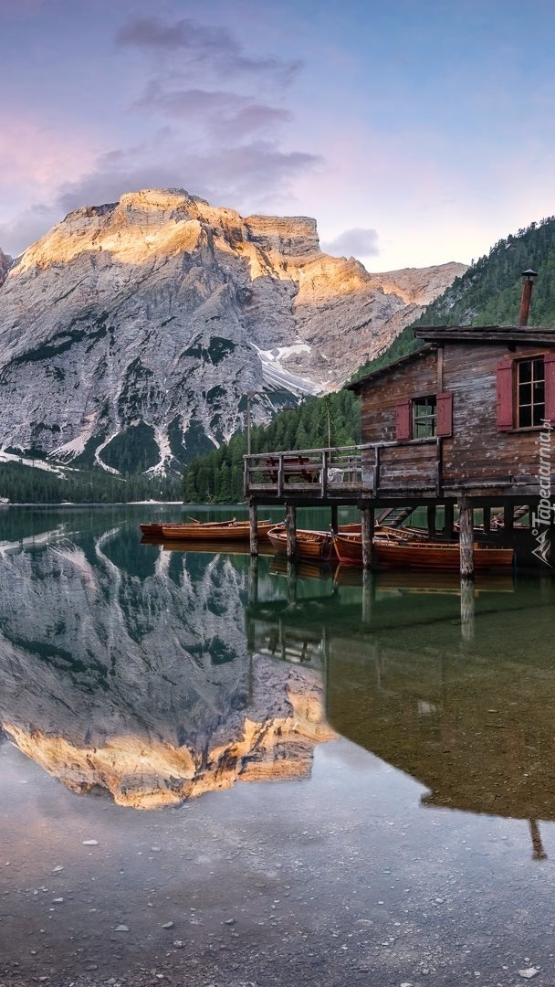 Jezioro Lago di Braies w Dolomitach