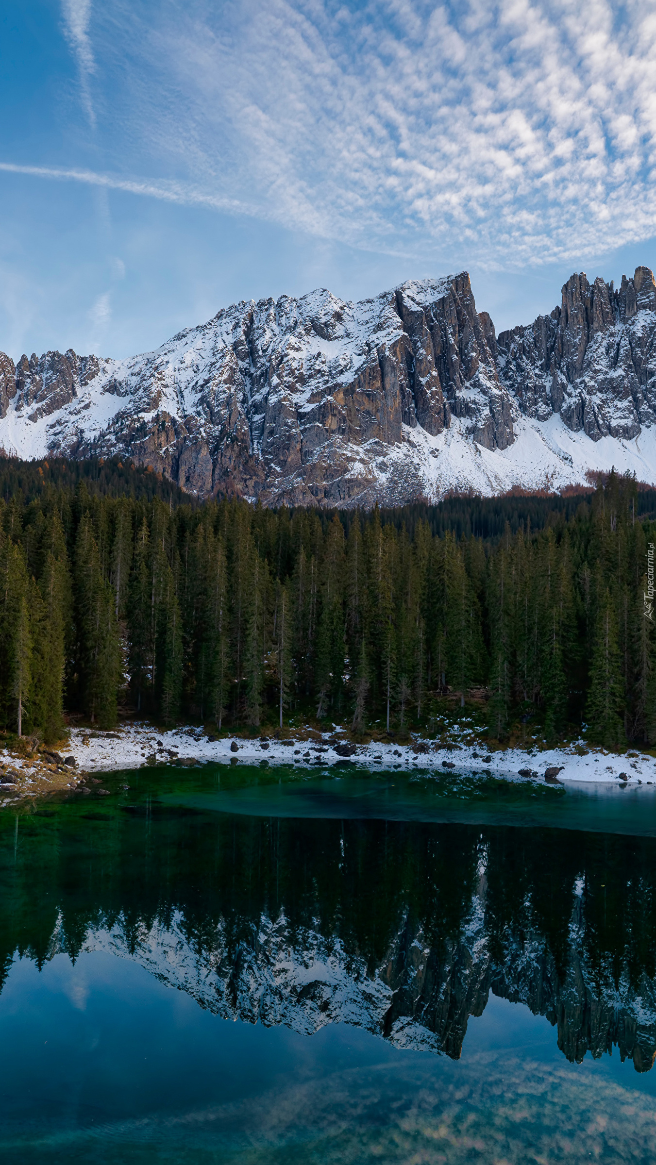 Jezioro Lago di Carezza i góry Latemar