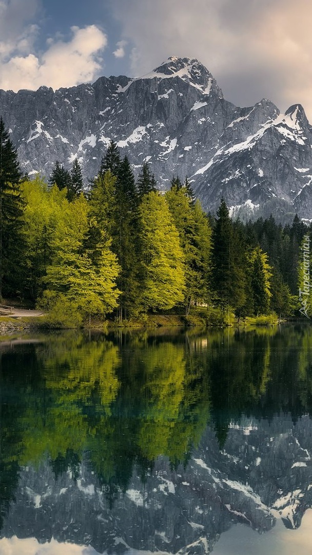 Jezioro Lago di Fusine w Alpach Julijskich