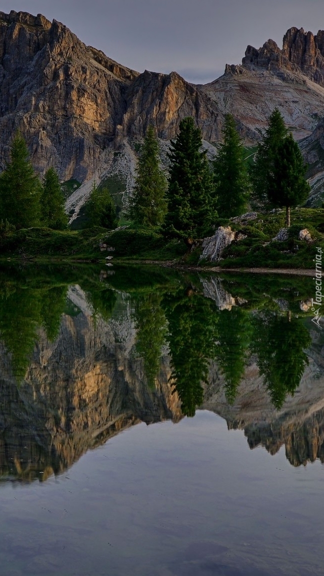 Jezioro Lago Limides w Dolomitach