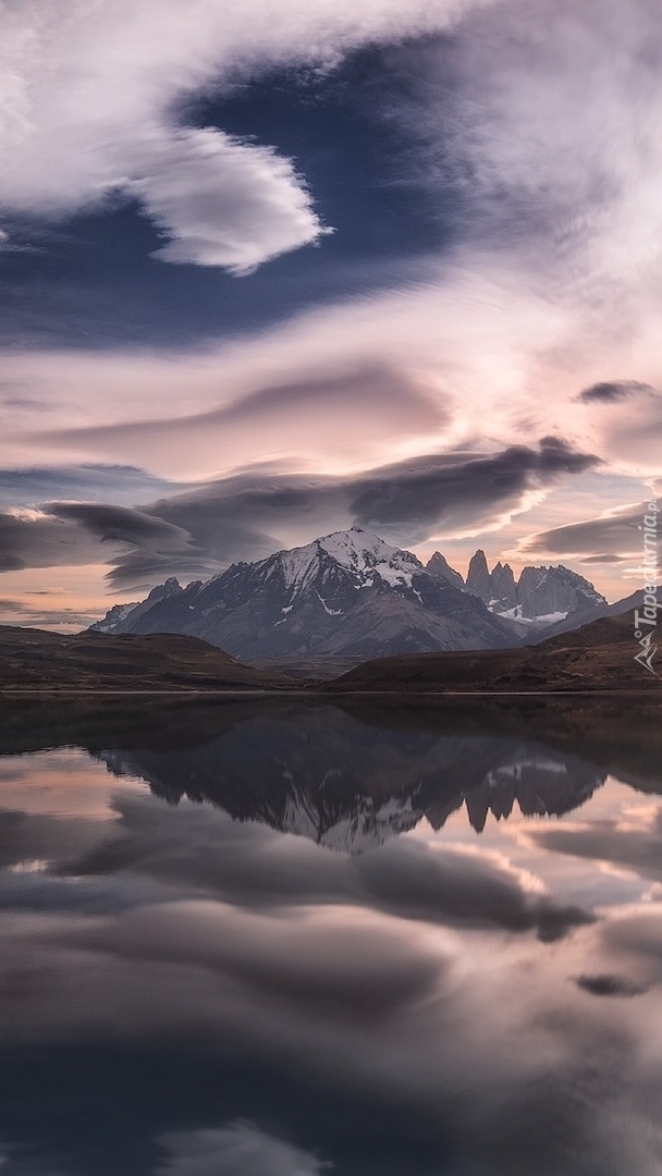 Jezioro Laguna Amarga w Patagonii