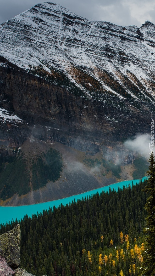 Jezioro Lake Louise i ośnieżone góry