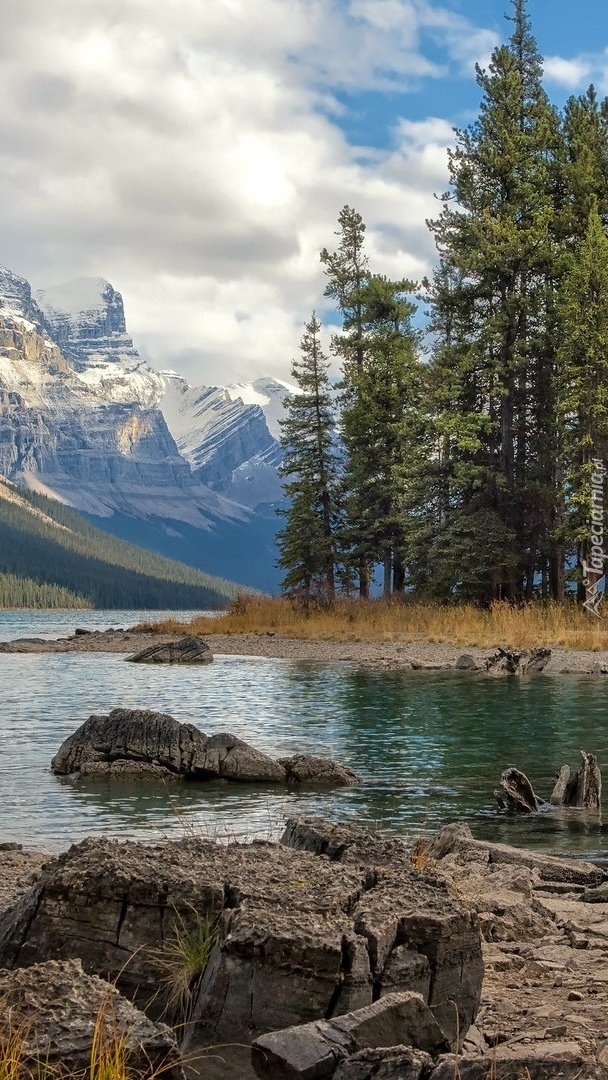 Jezioro Maligne Lake w Parku Narodowym Jasper