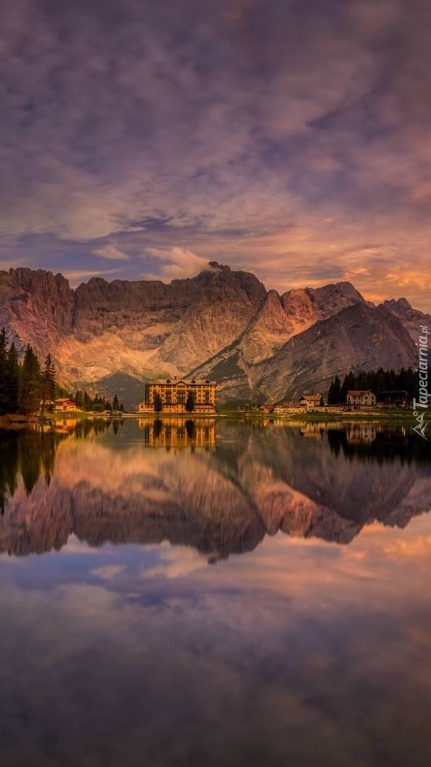 Jezioro Misurina w Dolomitach