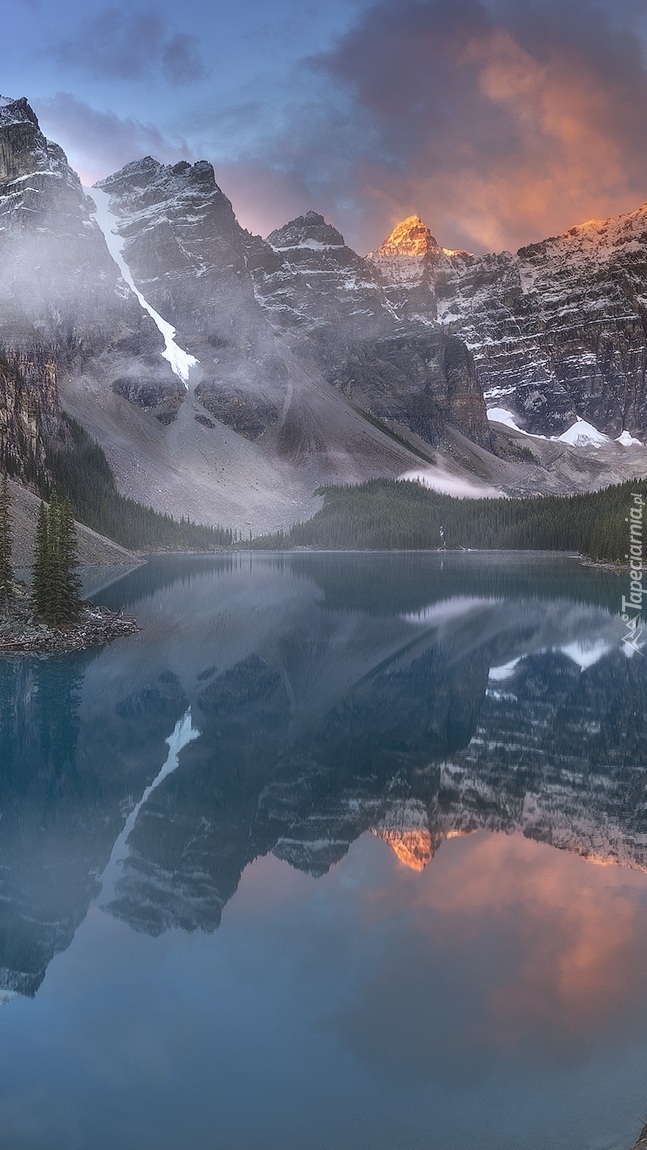 Jezioro Moraine w Dolinie Dziesięciu Szczytów