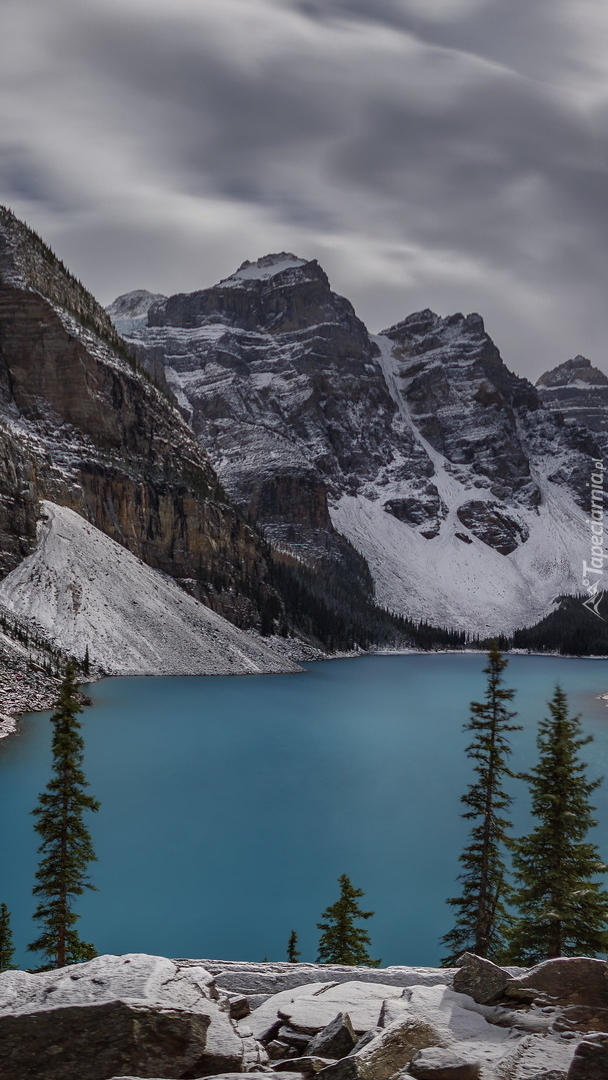 Jezioro Moraine w Dolinie Dziesięciu Szczytów