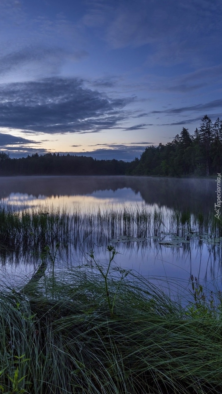 Jezioro naturalnym lustrem nieba