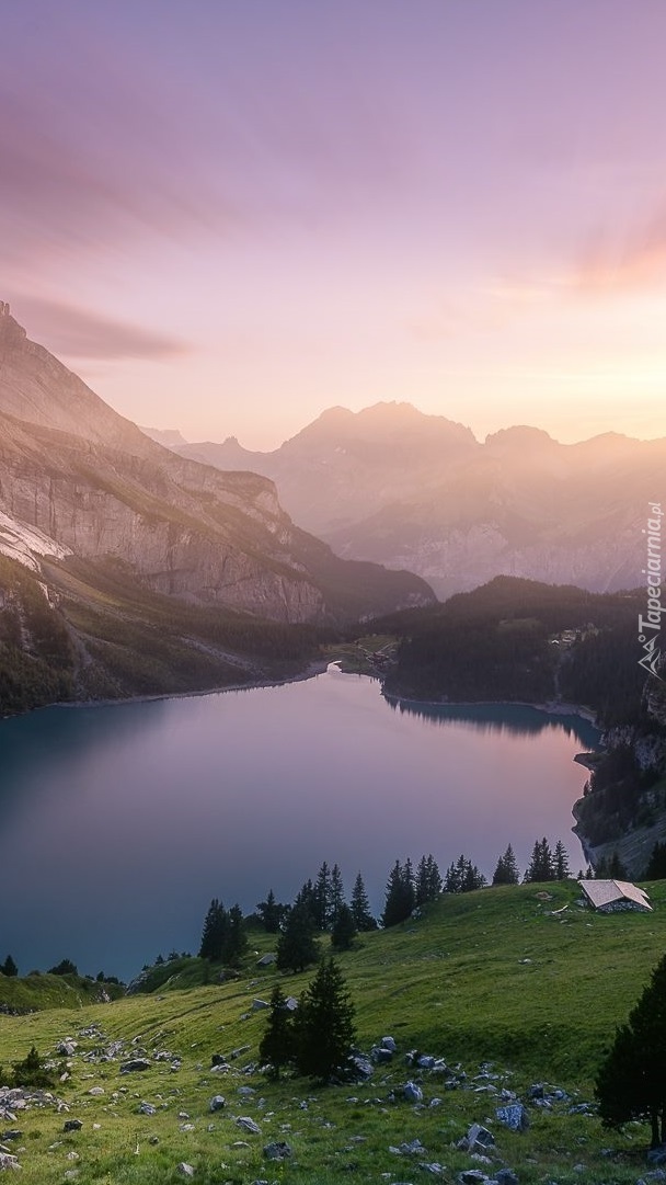 Jezioro Oeschinen i Alpy Berneńskie