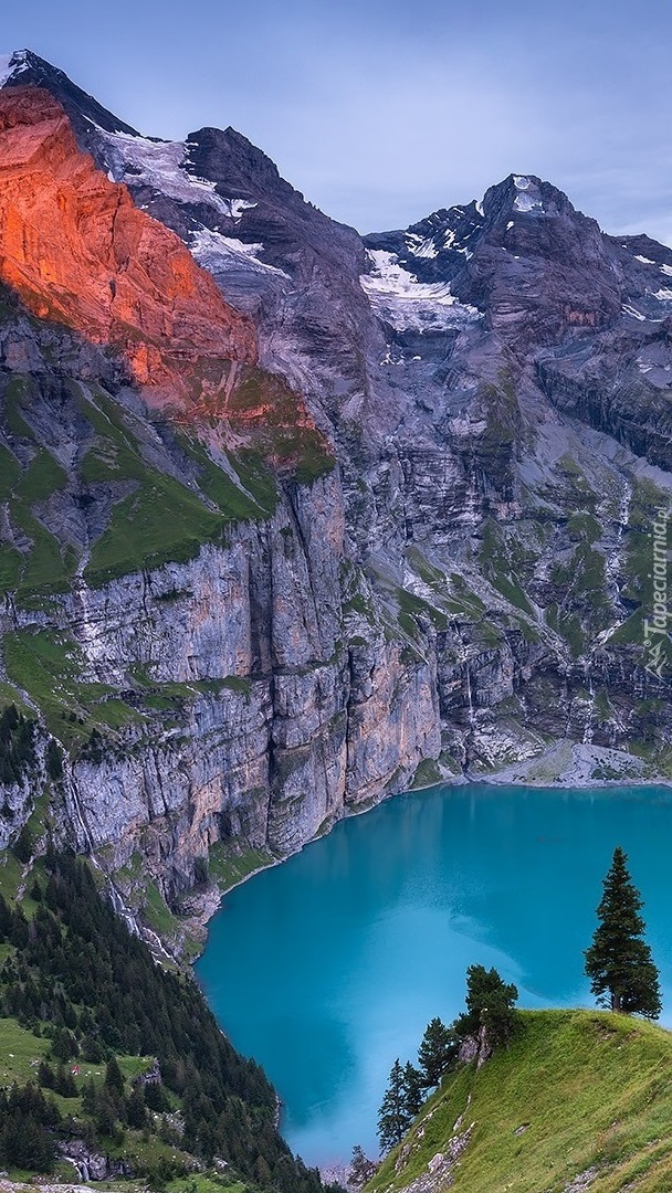 Jezioro Oeschinen w Alpach Berneńskich