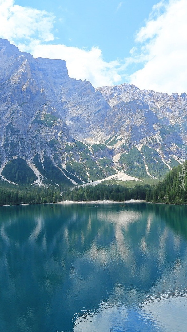 Jezioro Pragser Wildsee w Dolomitach