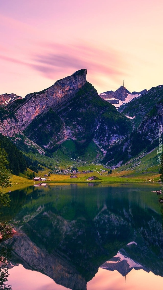 Jezioro Seealpsee w Szwajcarii