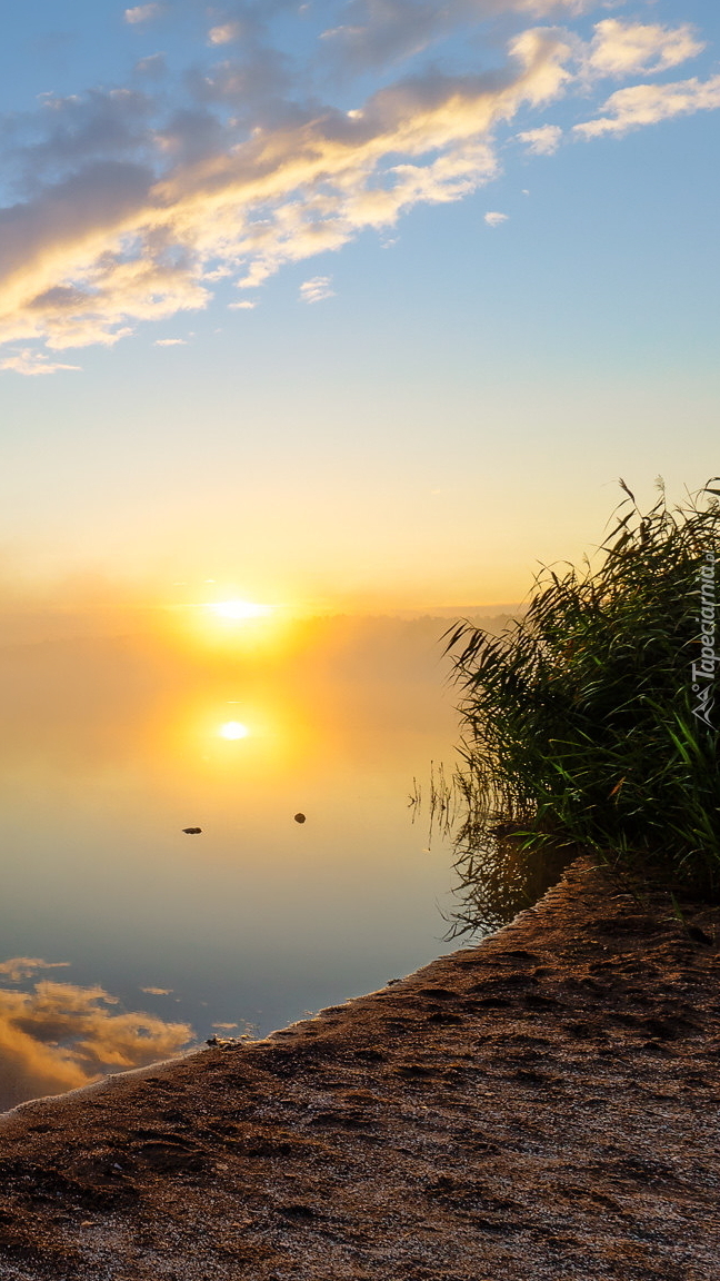 Jezioro Steinberger See o wschodzie słońca