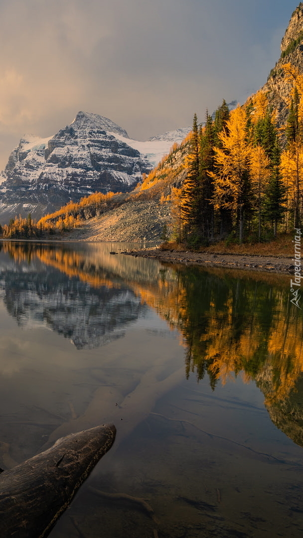 Jezioro Sunburst Lake i góry Canadian Rockies