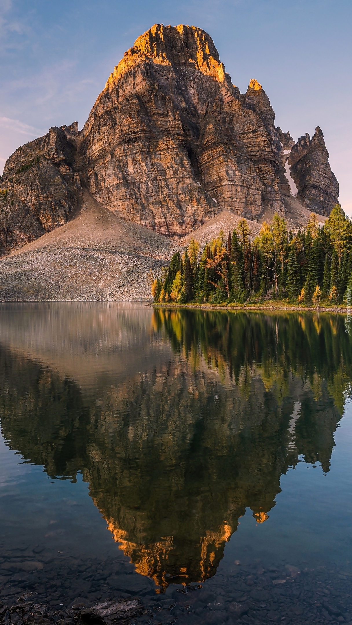 Jezioro Sunburst przy górze Mount Assiniboine