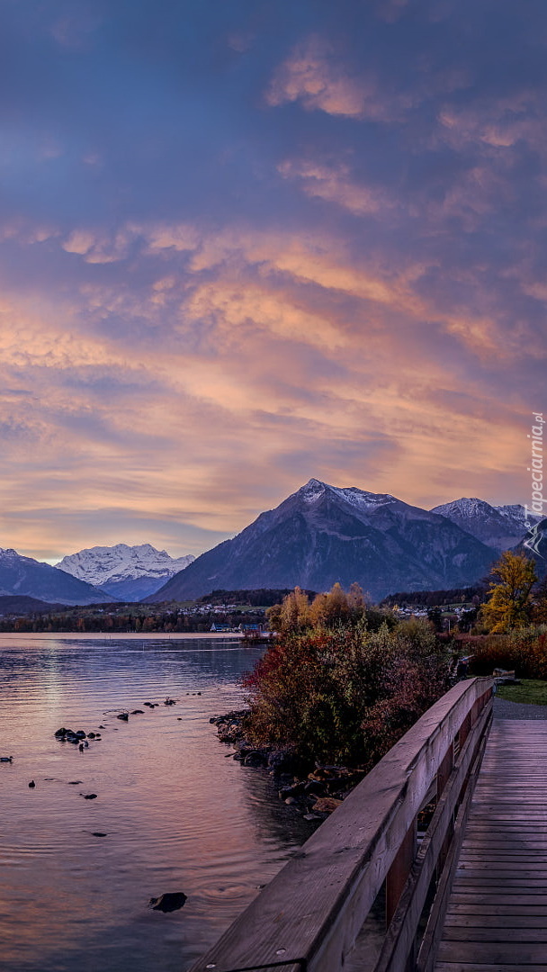 Jezioro Thunersee i Alpy Berneńskie