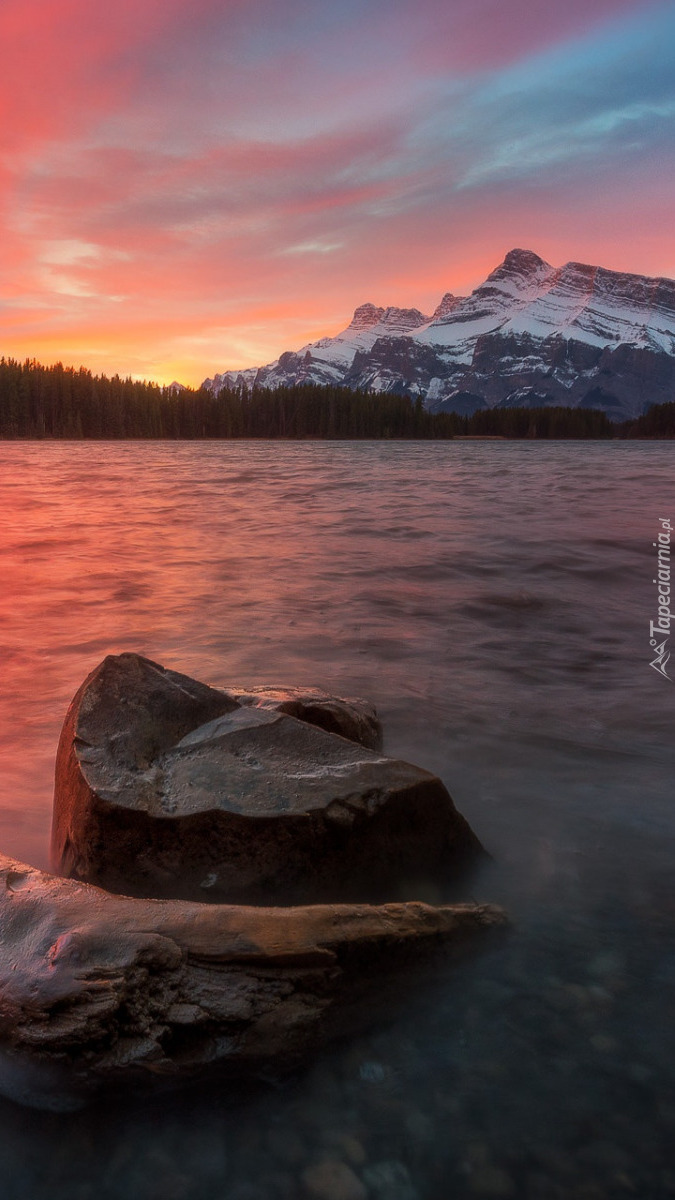 Jezioro Two Jack Lake i góra Mount Rundle