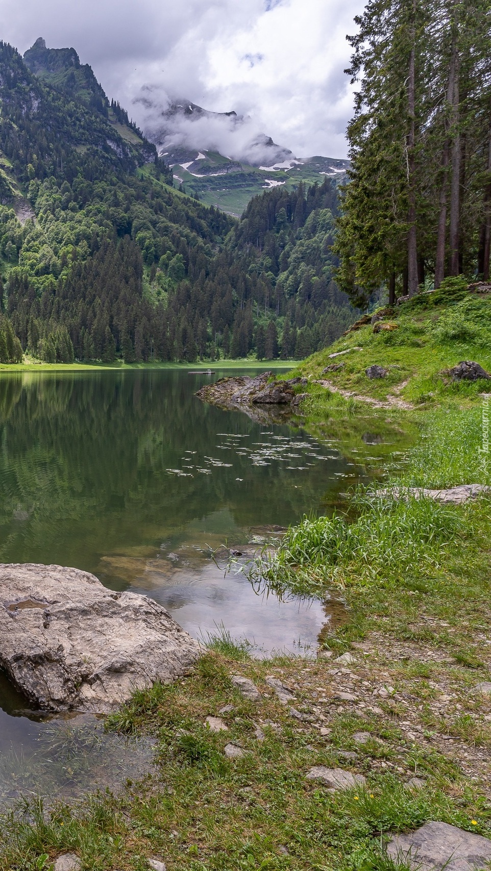Jezioro Voralpsee w Alpach