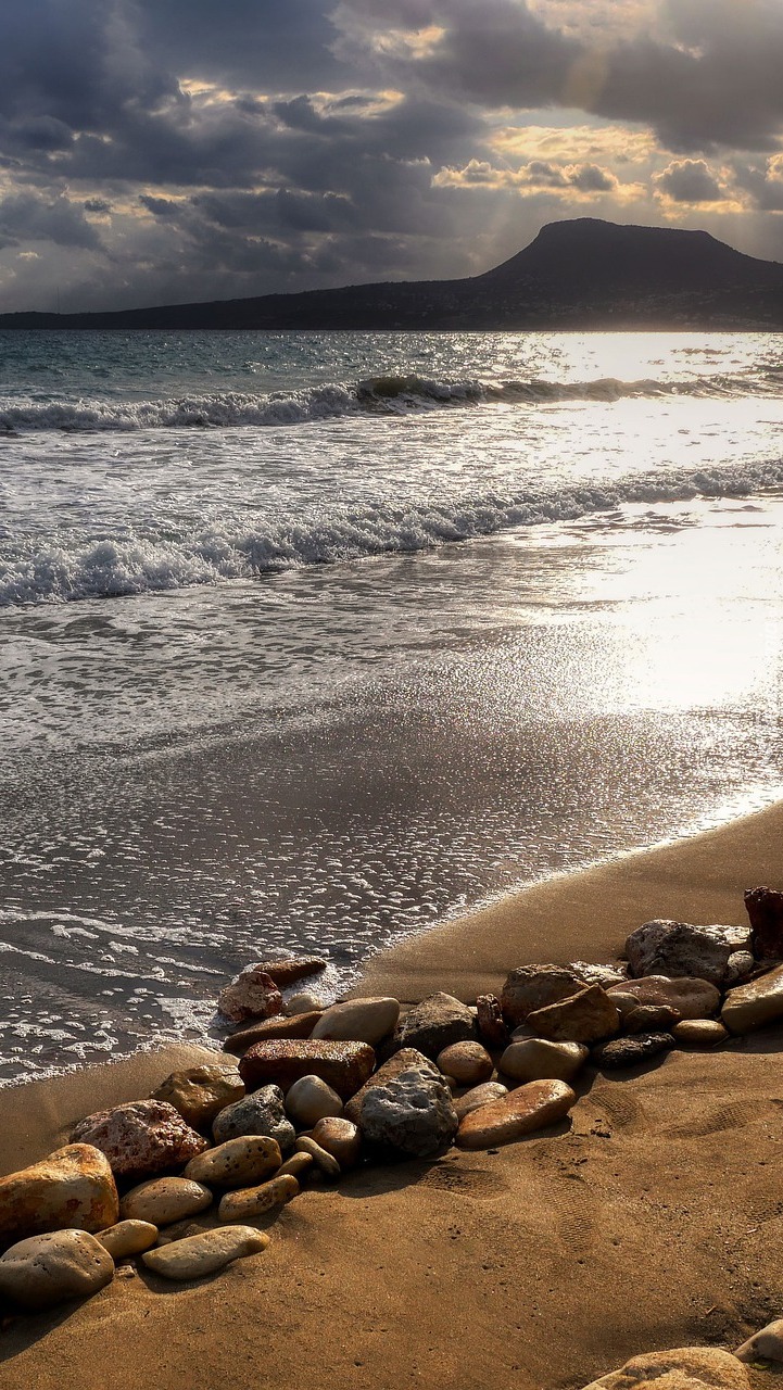 Kamienie ułożone na plaży