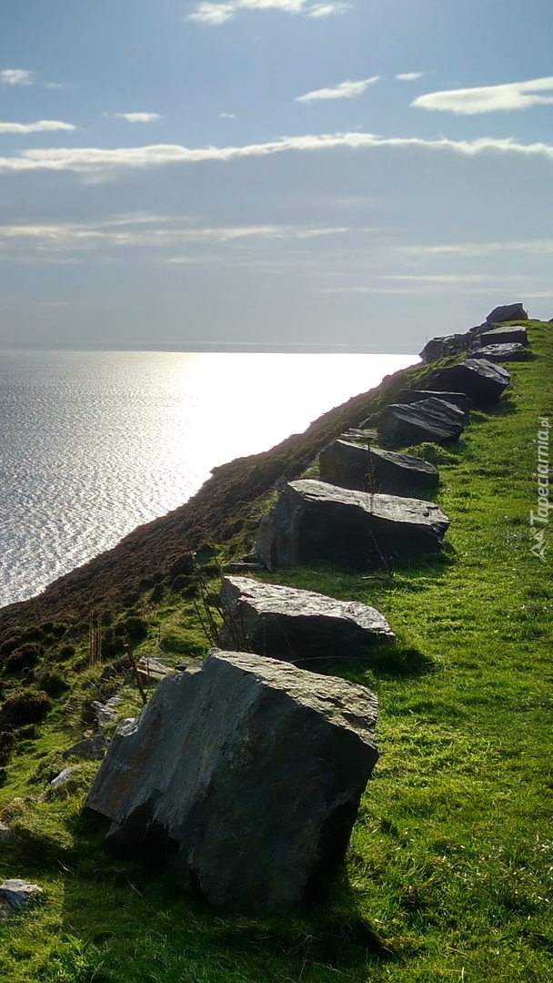 Kamienie wzdłuż drogi Wild Atlantic Way