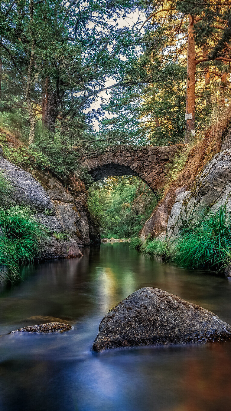 Kamienny most nad rzeką Arroyo de la Angostura