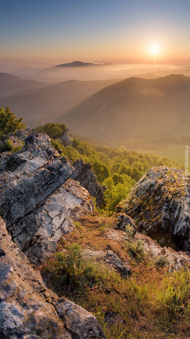 Karpaty o wschodzie słońca