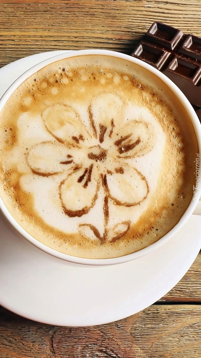 Kawa z kwiatkiem na piance