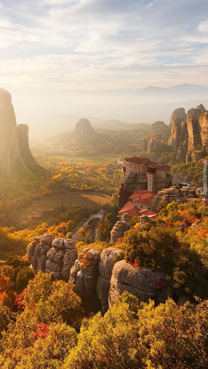 Klasztor na skałach w Grecji