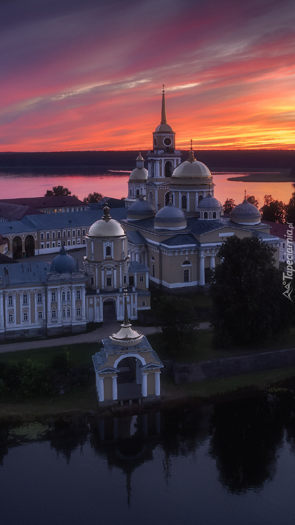 Klasztor nad jeziorem Seliger