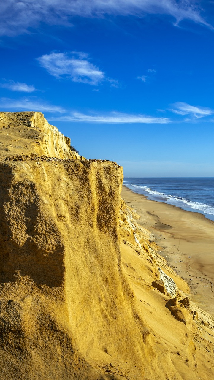 Klif na plaży Huelvia