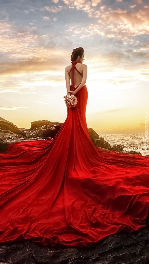 Kobieta w czerwonej sukni